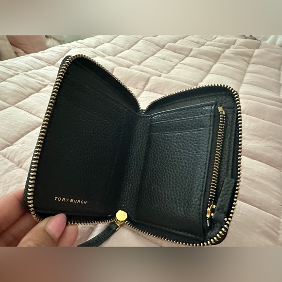 Tory Burch small zip wallet - Picture 3 of 3